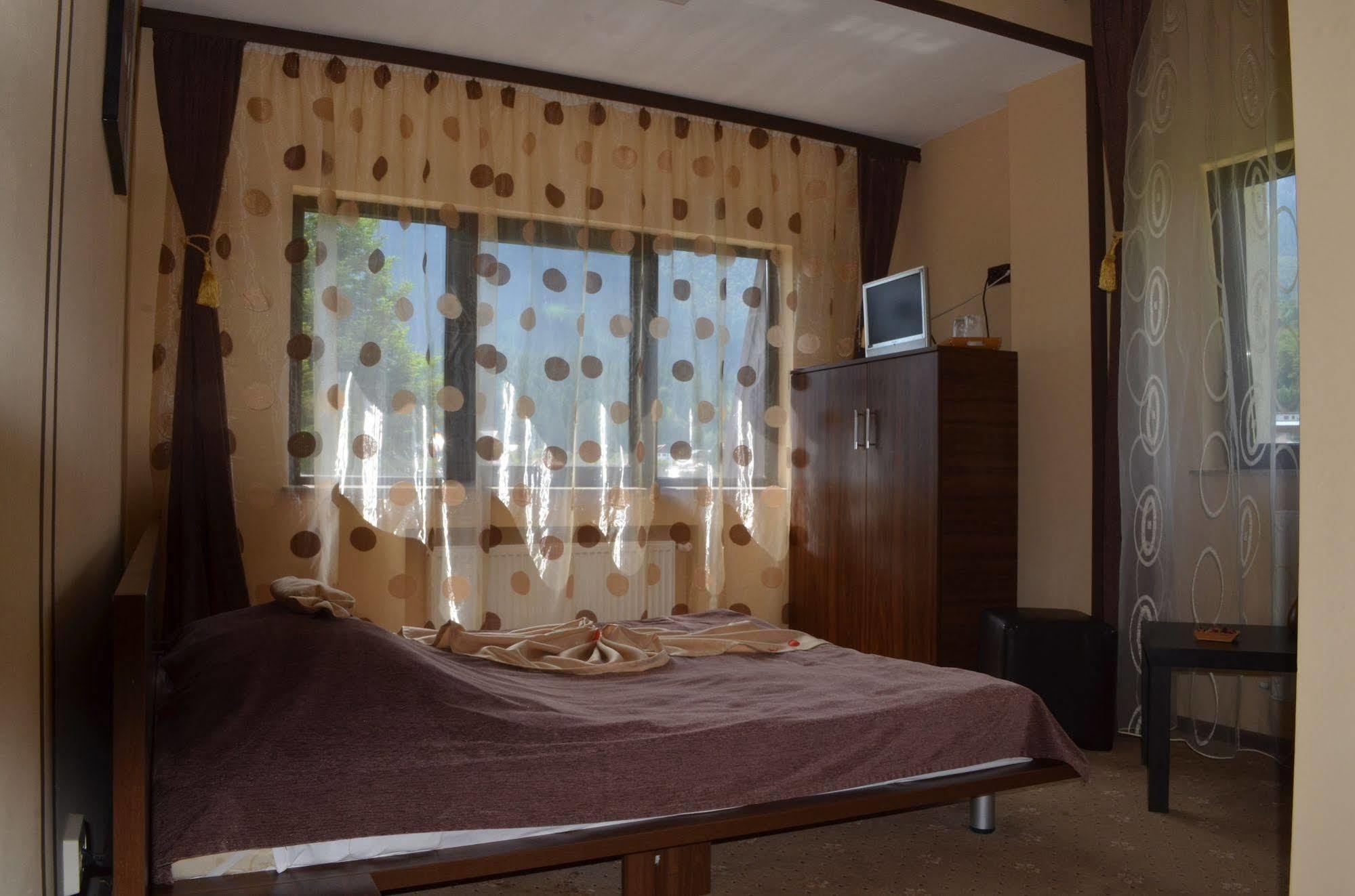 Hotel Magic Club Buşteni Exteriér fotografie