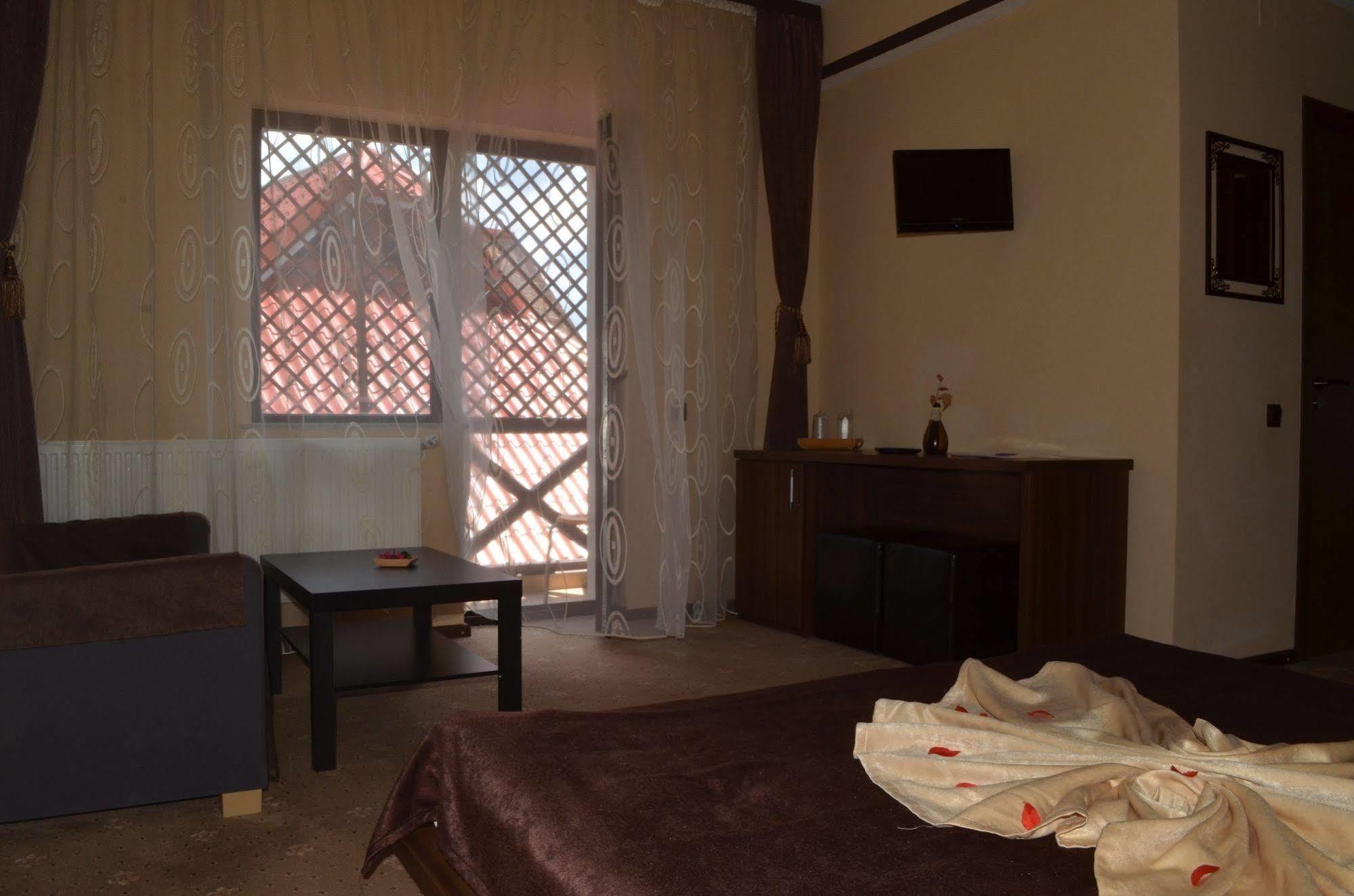 Hotel Magic Club Buşteni Exteriér fotografie