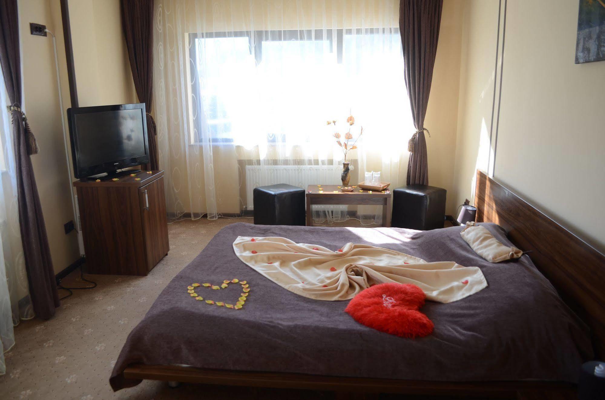 Hotel Magic Club Buşteni Exteriér fotografie
